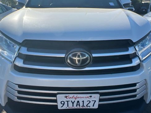 Used 2019 Toyota Highlander XLE AWD/4WD image 12