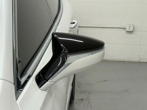 Used 2018 Lexus LS 500 w/ Accessory Package (Z2) image 16