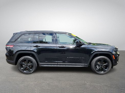 Certified 2025 Jeep Grand Cherokee Altitude AWD/4WD image 7