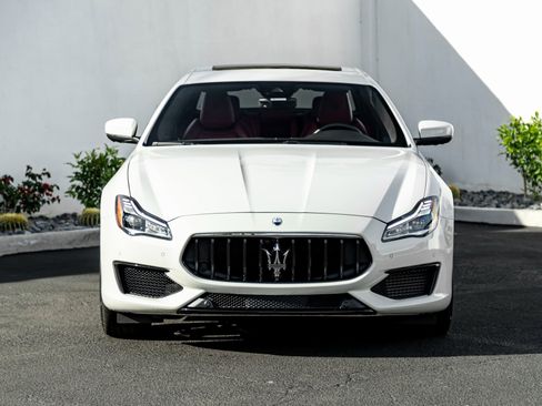 Used 2023 Maserati Quattroporte Modena image 3