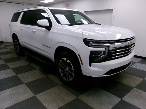 New 2026 Chevrolet Suburban LT w/ Comfort Package image 16