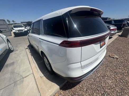 Used 2024 Kia Carnival LX FWD image 3