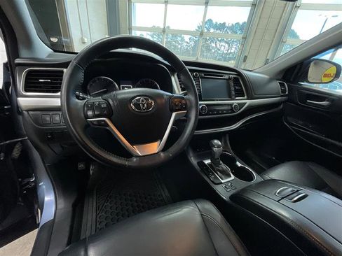 Used 2015 Toyota Highlander XLE image 13