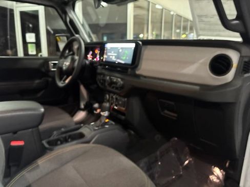 Used 2024 Jeep Wrangler Unlimited Sport AWD/4WD image 35