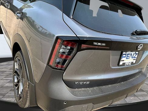 Used 2026 Nissan Kicks SR FWD image 29