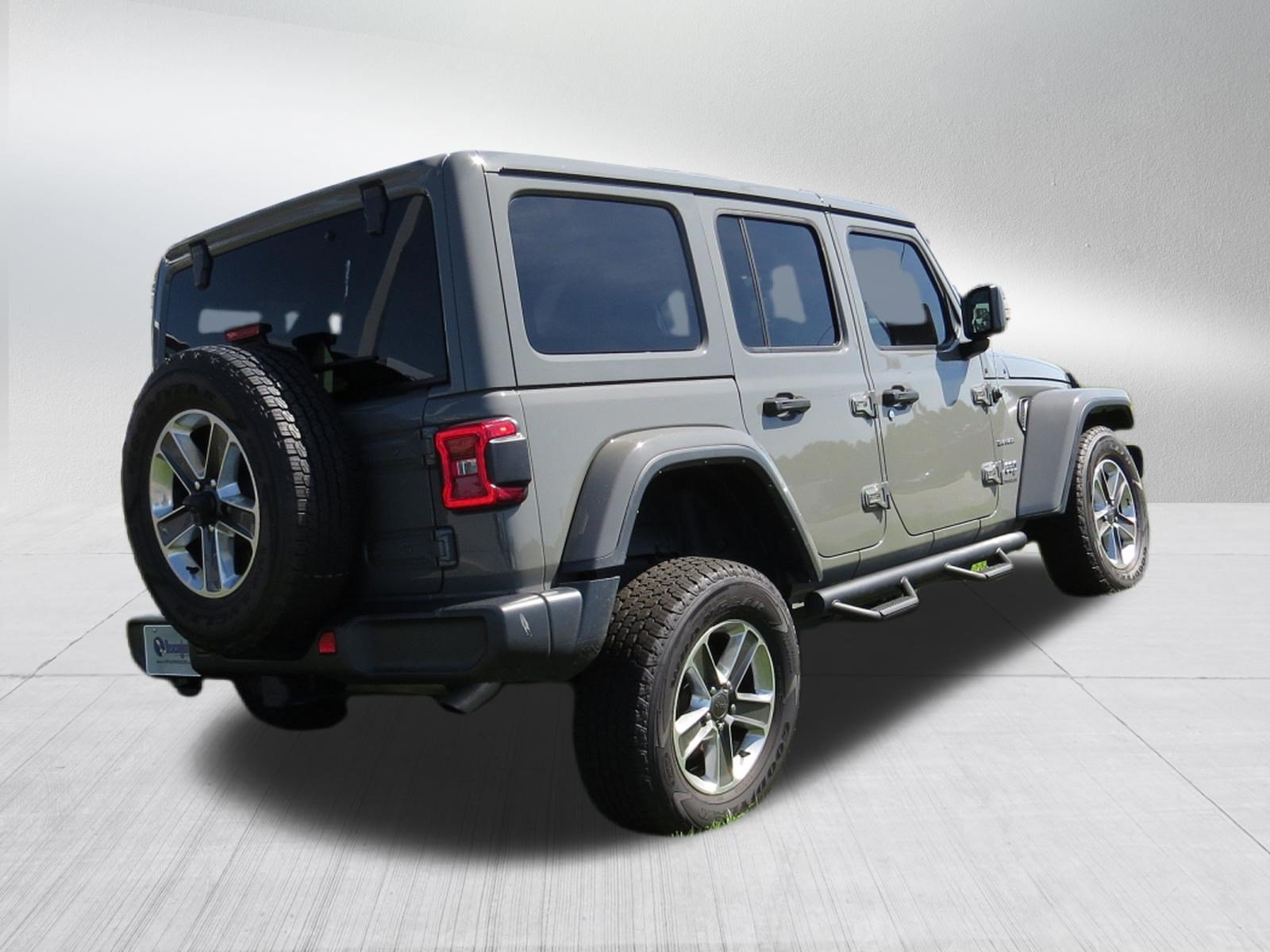 Used 2023 Jeep Wrangler Unlimited Sahara w/ Dual Top Group AWD/4WD image 3