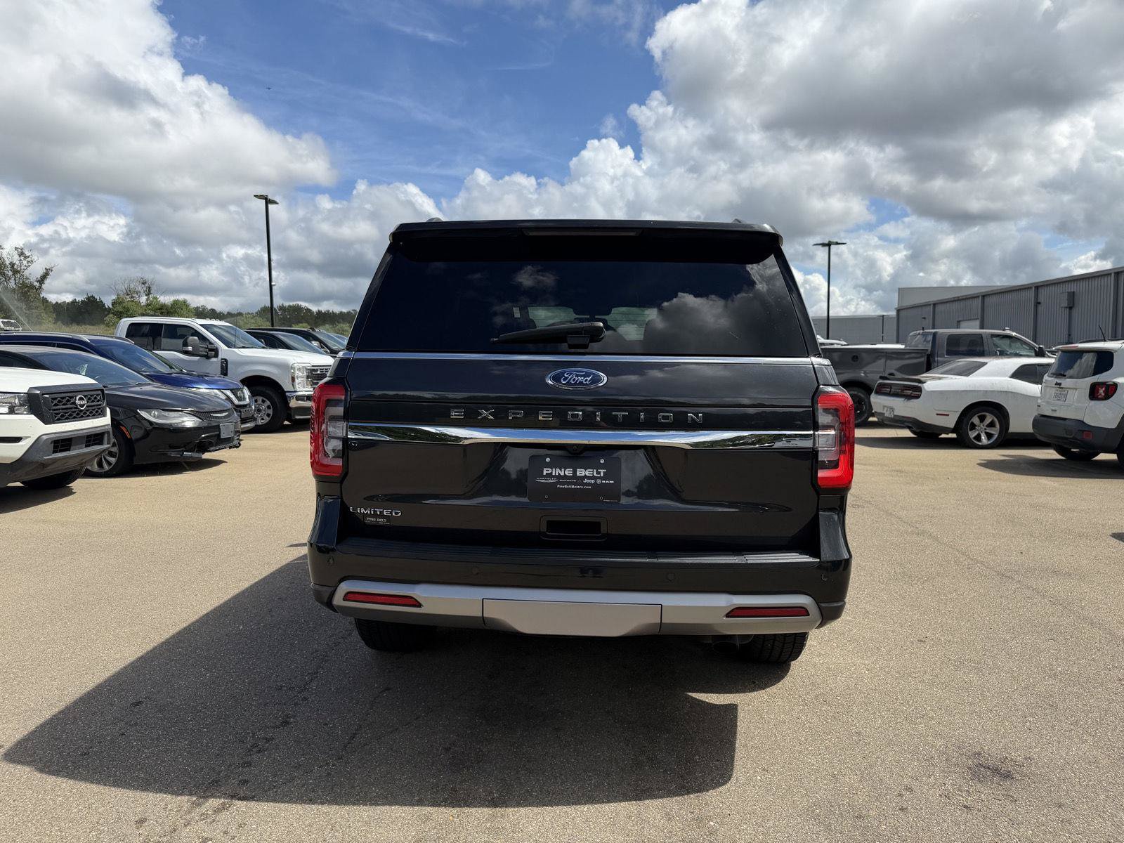 Used 2024 Ford Expedition Limited RWD image 5