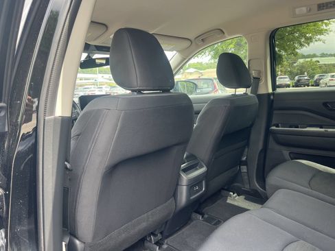 Used 2024 Nissan Pathfinder S FWD image 18