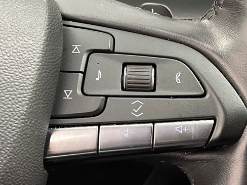 Used 2024 Cadillac XT4 Premium Luxury image 42