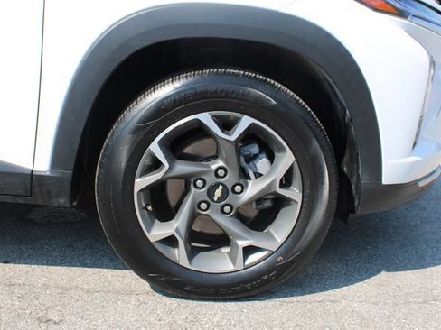 Used 2024 Chevrolet Trax LT w/ Driver Confidence Package FWD image 35