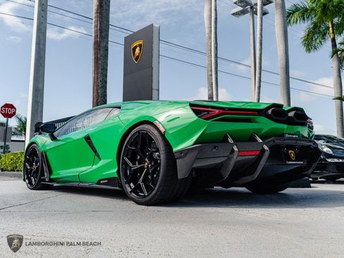 Used 2024 Lamborghini Revuelto image 3