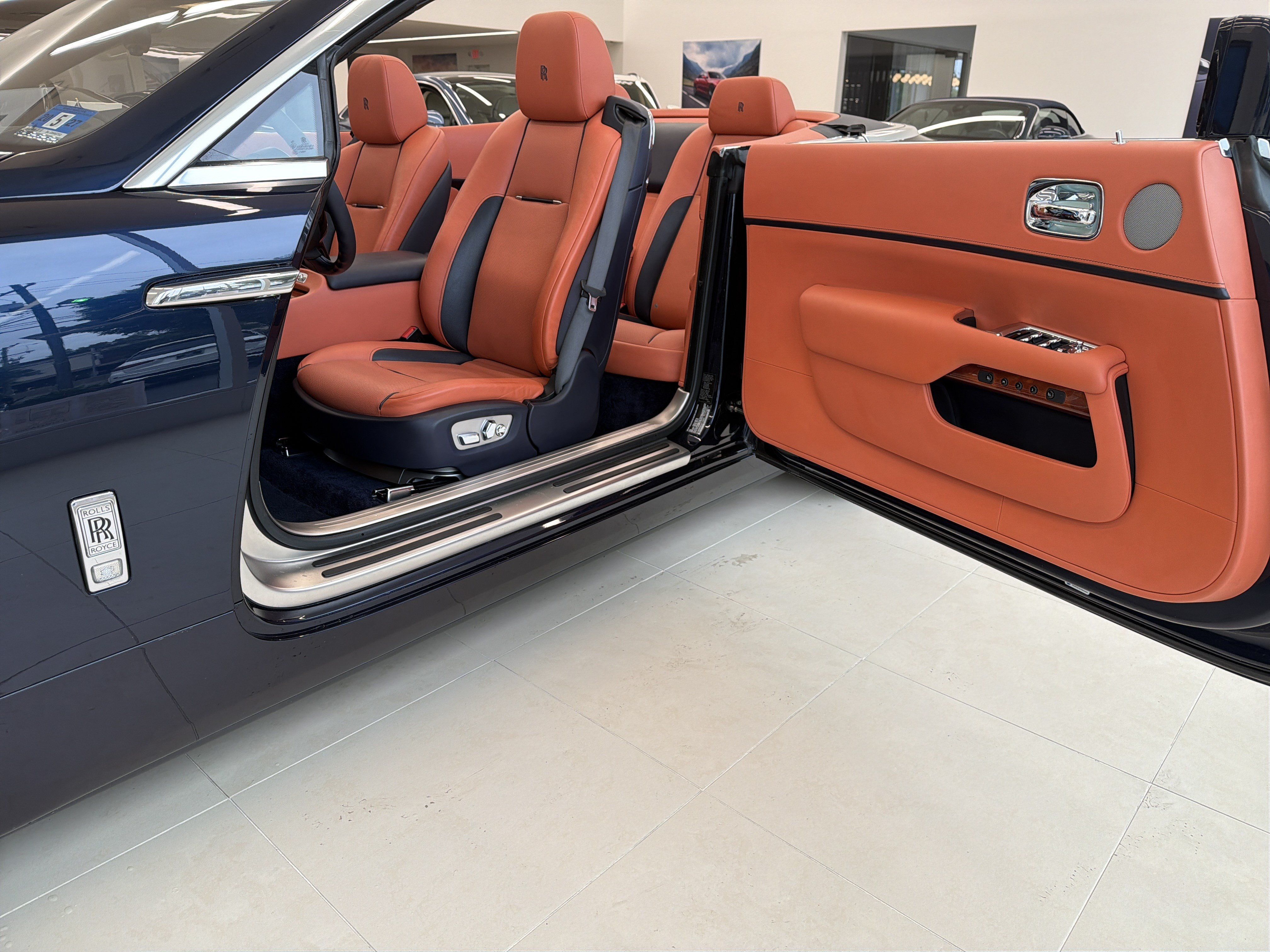 Certified 2018 Rolls-Royce Dawn RWD image 6