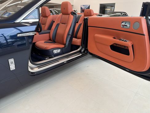 Certified 2018 Rolls-Royce Dawn RWD image 6