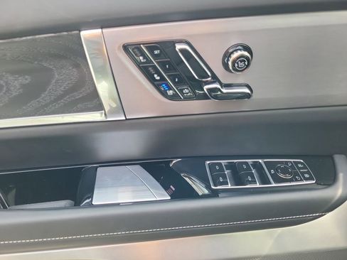 New 2026 Cadillac Vistiq Platinum AWD/4WD image 10
