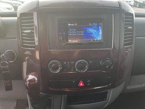 Used 2009 Dodge Sprinter 2500 RWD image 29