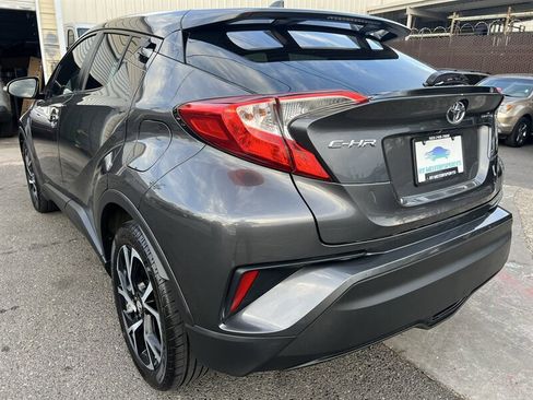 Used 2018 Toyota C-HR XLE FWD image 3