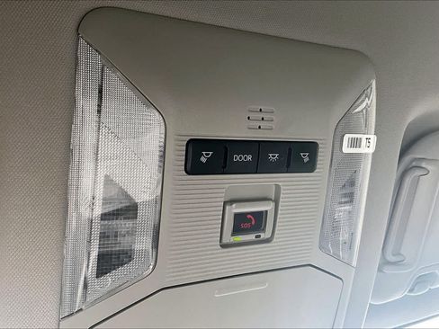 Certified 2025 Toyota RAV4 XLE AWD/4WD image 34