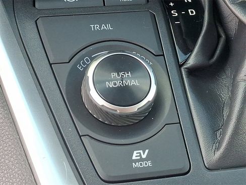 Used 2024 Toyota RAV4 SE w/ Weather Package image 25