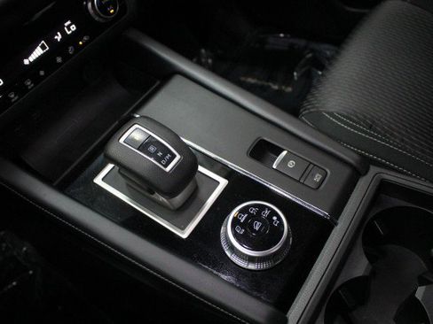 Used 2022 Mitsubishi Outlander ES image 17