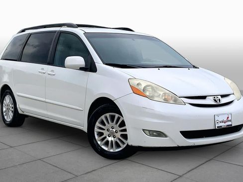 Used 2010 Toyota Sienna XLE w/ Towing Prep Pkg FWD image 2