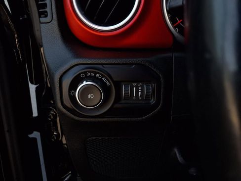 Used 2018 Jeep Wrangler Unlimited Rubicon w/ Safety Group AWD/4WD image 11