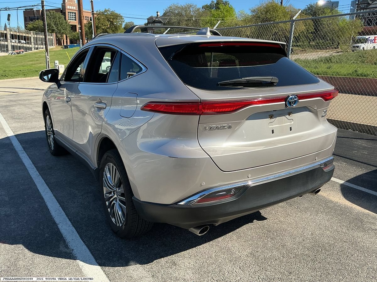 Used 2021 Toyota Venza XLE w/ Softex Package AWD/4WD image 5