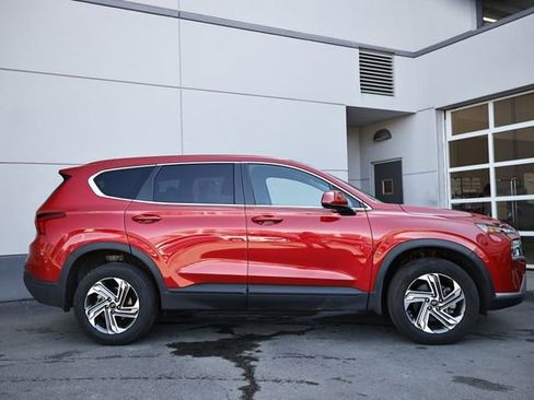 Used 2023 Hyundai Santa Fe SE image 4