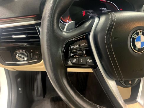 Used 2022 BMW 530i xDrive w/ Premium Package image 22