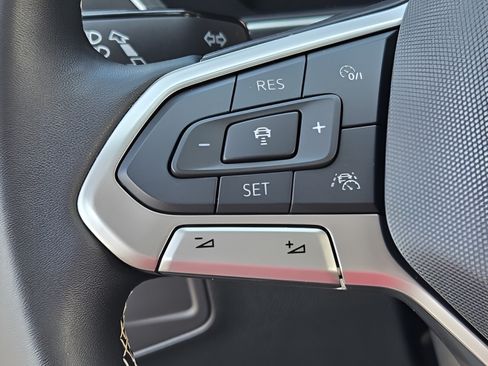 Certified 2024 Volkswagen Tiguan SE FWD image 23