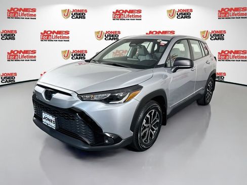 Used 2023 Toyota Corolla Cross AWD Hybrid image 11