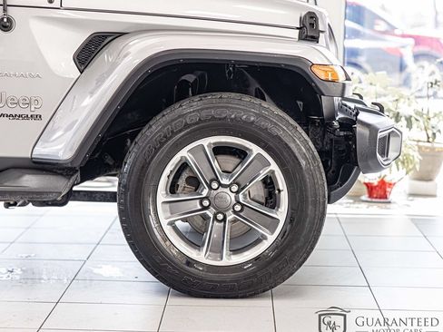 Used 2018 Jeep Wrangler Unlimited Sahara AWD/4WD image 11