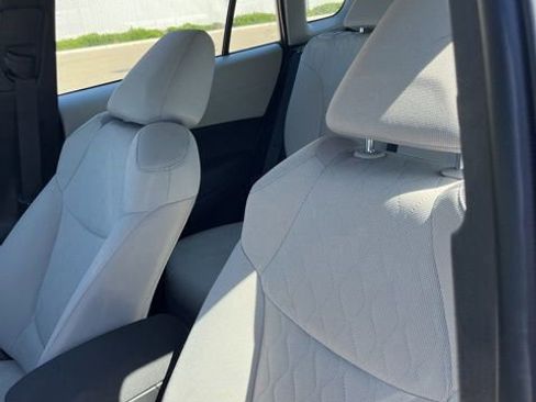 Used 2025 Toyota Corolla Cross L image 11