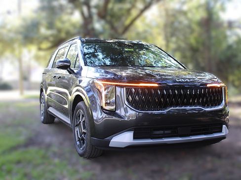New 2026 Kia Carnival EX FWD image 3