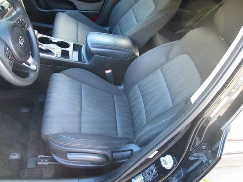 Used 2017 Kia Sportage LX AWD/4WD image 13