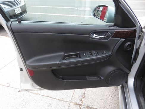 Used 2013 Chevrolet Impala LTZ image 23