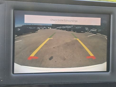 Used 2022 Chrysler Voyager LX FWD image 18