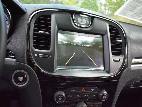 Used 2018 Chrysler 300 S w/ 300S Premium Group RWD image 20