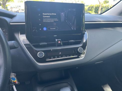 Used 2025 Toyota Corolla LE FWD image 17