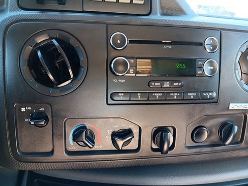 Used 2017 Ford E-350 and Econoline 350 Super Duty image 12