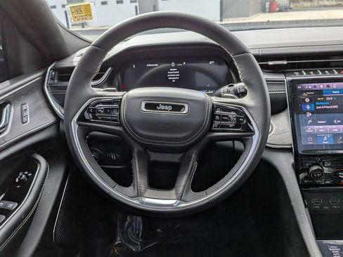 Used 2025 Jeep Grand Cherokee Overland AWD/4WD image 23