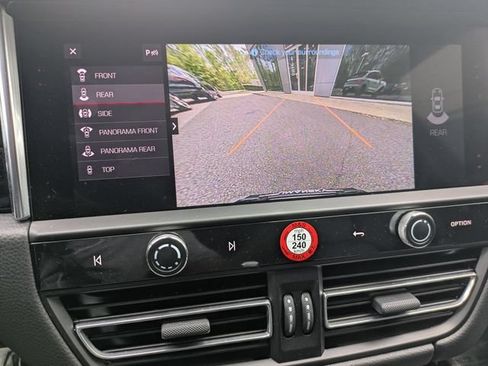 Used 2025 Porsche Macan AWD/4WD image 19