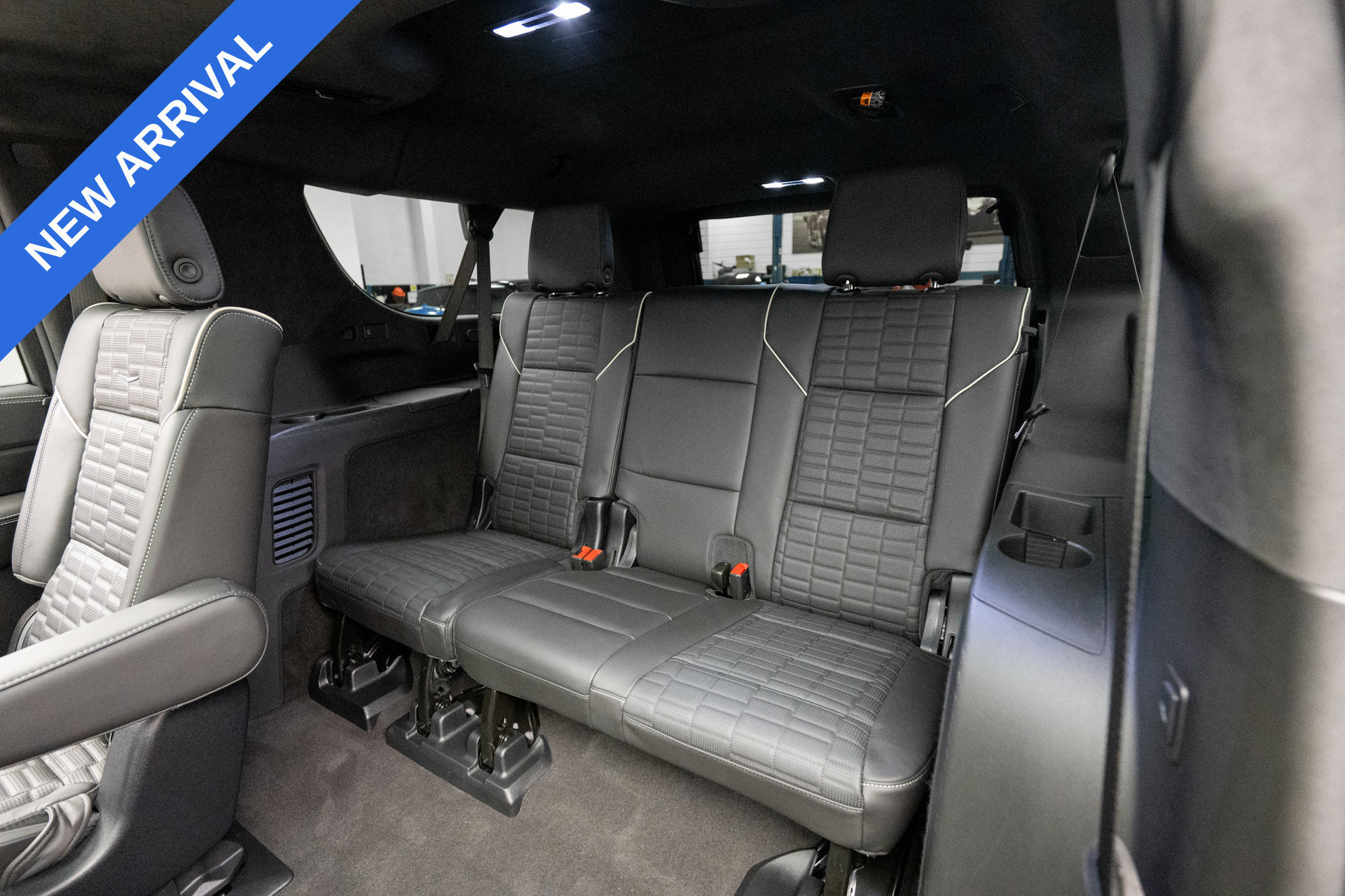 Used 2026 Cadillac Escalade ESV V w/ LPO, ONYX Package AWD/4WD image 20