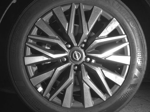 Used 2025 Nissan Altima 2.5 SV FWD image 15