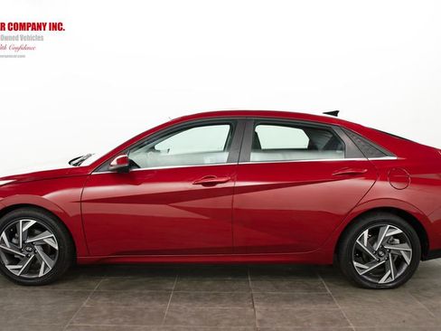 Used 2025 Hyundai Elantra Limited image 5
