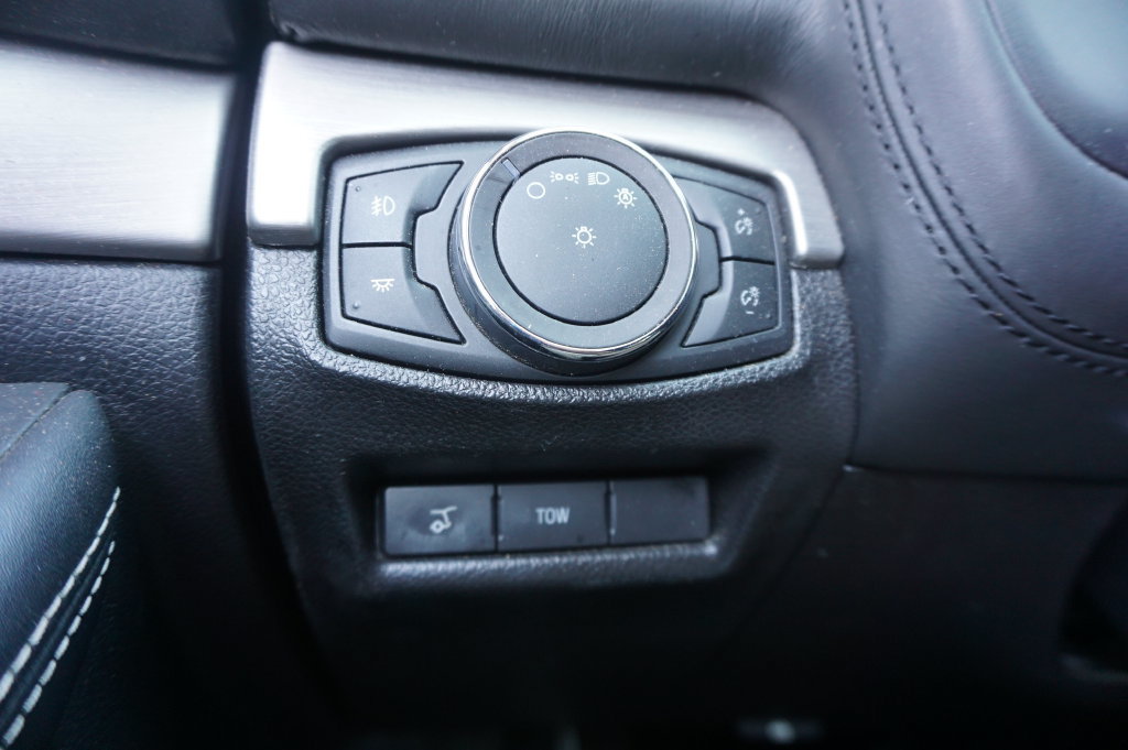 Used 2017 Ford Explorer Platinum AWD/4WD image 4