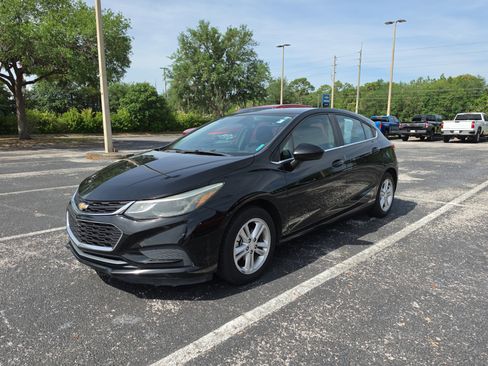 Used 2017 Chevrolet Cruze LT w/ Convenience Package FWD image 7