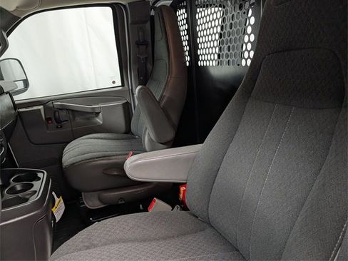 Used 2024 GMC Savana 2500 w/ Driver Convenience Package image 10