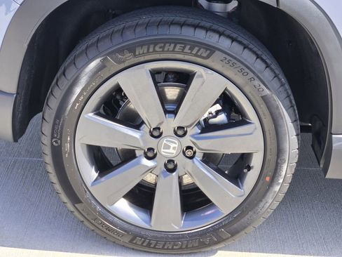 Certified 2025 Honda Pilot Sport image 10