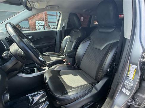 Used 2018 Jeep Compass Latitude w/ Popular Equipment Group AWD/4WD image 30
