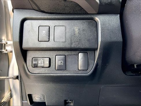 Used 2021 Toyota Tacoma SR5 RWD image 33